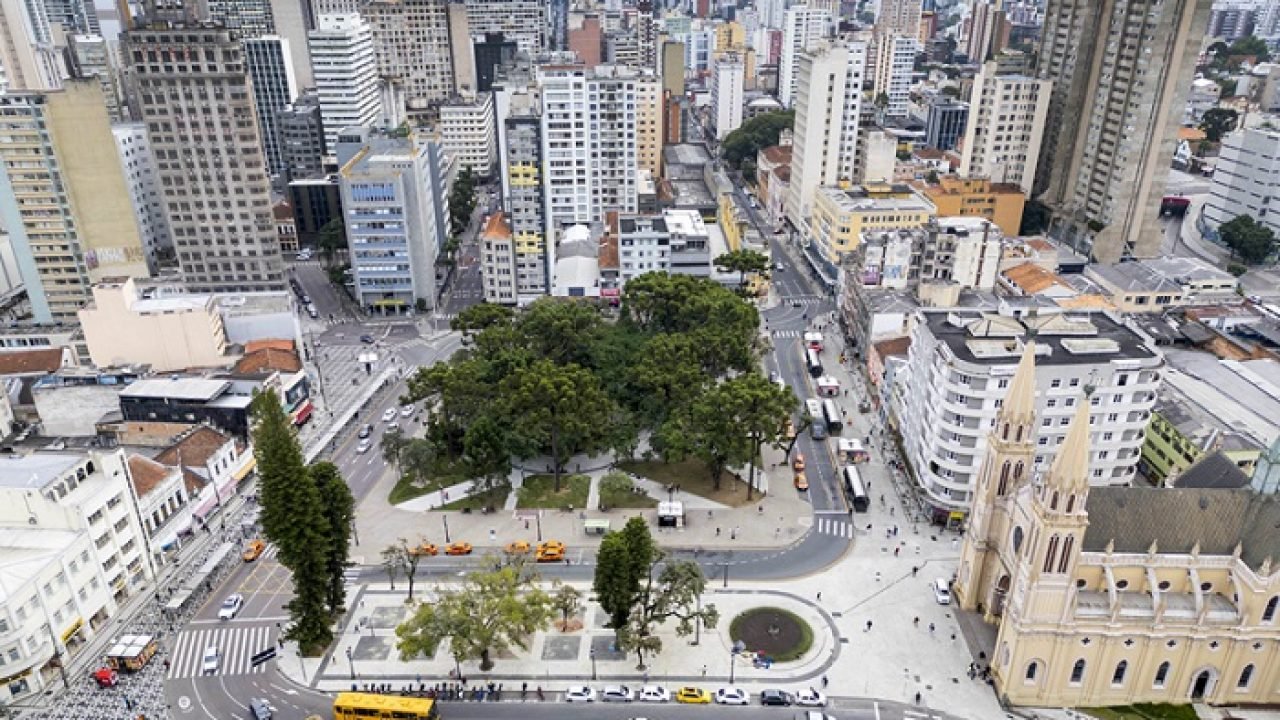 Curitiba-Praca-Tiradentes.jpg