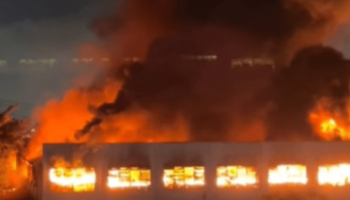 Foto: Incêndio na Rua Guaporé, em Guarulhos Reprodução / Redes Sociais