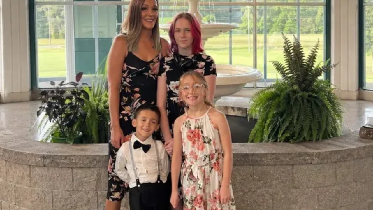Jessica Hilliard e seus três filhos. — Foto: Jessica Hilliard e seus três filhos