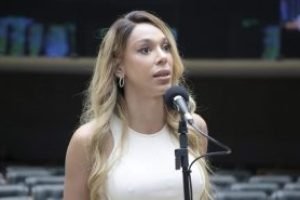 Erika-Hilton-300x185-1