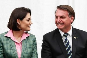 Ex-presidente-Jair-Bolsonaro-ao-lado-da-mulher-Michelle-Bolsonaro-300x200-1