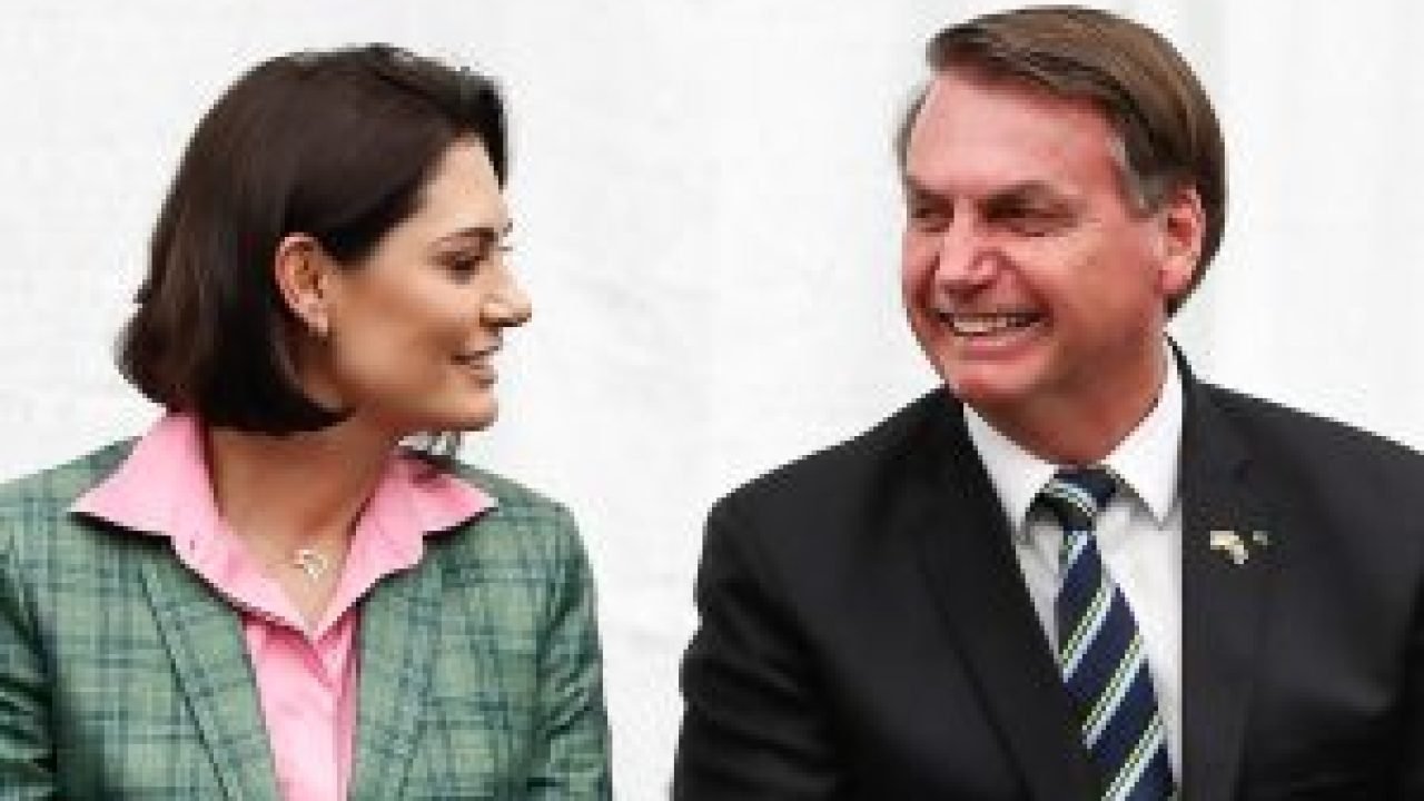 Ex-presidente-Jair-Bolsonaro-ao-lado-da-mulher-Michelle-Bolsonaro-300x200-1