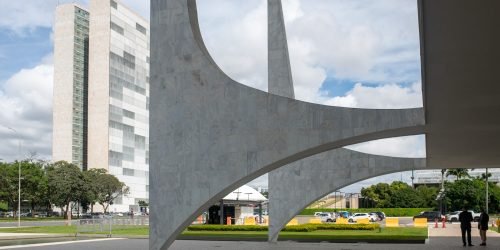 Fachada do Congresso Nacional e Palácio do Planalto deputados e senadores — Foto
