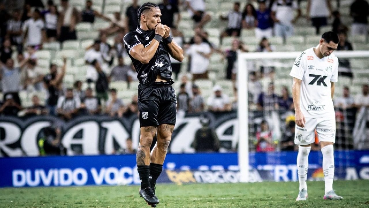 Fernando-Sobral-comemora-gol-ceara