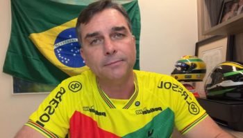 Flaio-Bolsonaro-em-live-no-Youtube