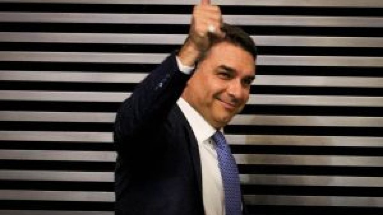 Flavio-Bolsonaro-1-300x205-1