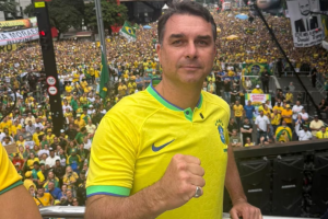 Flavio-Bolsonaro-colete-a-prova-de-balas