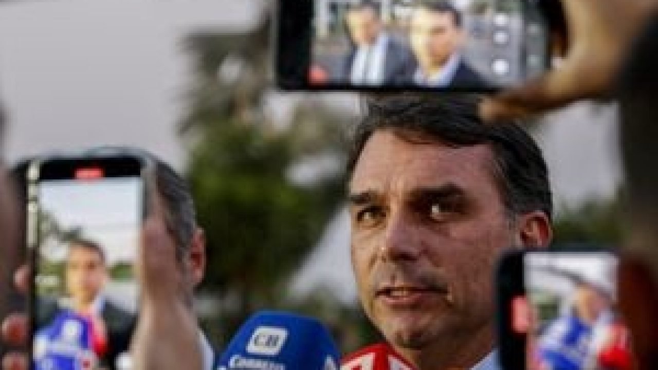 Flavio-bolsonaro-engajamento-300x200-1