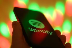 Imagem colorida do logotipo do serviço de streaming de música Spotify vis — Foto