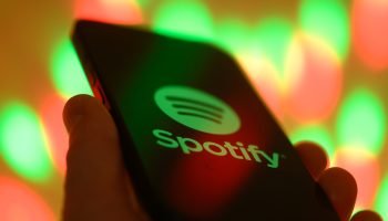 Imagem colorida do logotipo do serviço de streaming de música Spotify vis — Foto