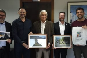 Nesta terça-feira (5), o deputado se reuniu com representantes do Crea-PR. — Fot