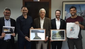 Nesta terça-feira (5), o deputado se reuniu com representantes do Crea-PR. — Fot
