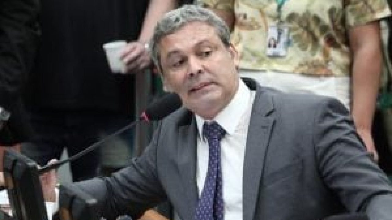 Lindbergh-Farias-300x185-1