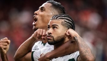 Lucas-Ronier-comemora-gol-Coritiba-Arena-da-Baixada