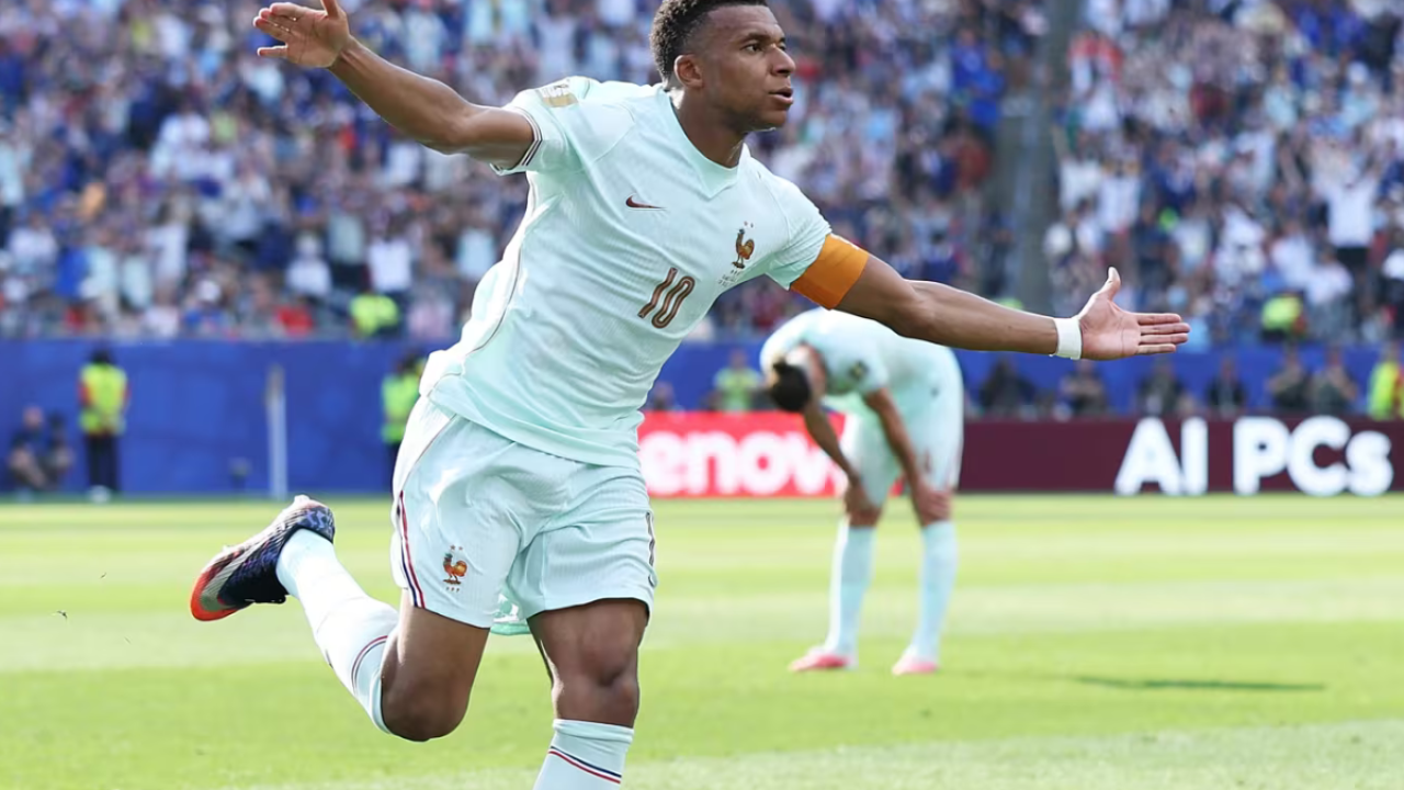 Mbappe-lidera-a-vitoria-da-Franca-sobre-Marrocos-e-coloca-os-Bleus-na-semifinal