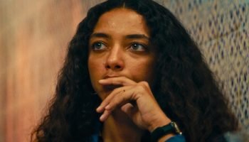 Alice Carvalho em O Agente Secreto — Foto: 1 de 1 foto colorida do rosto de alic