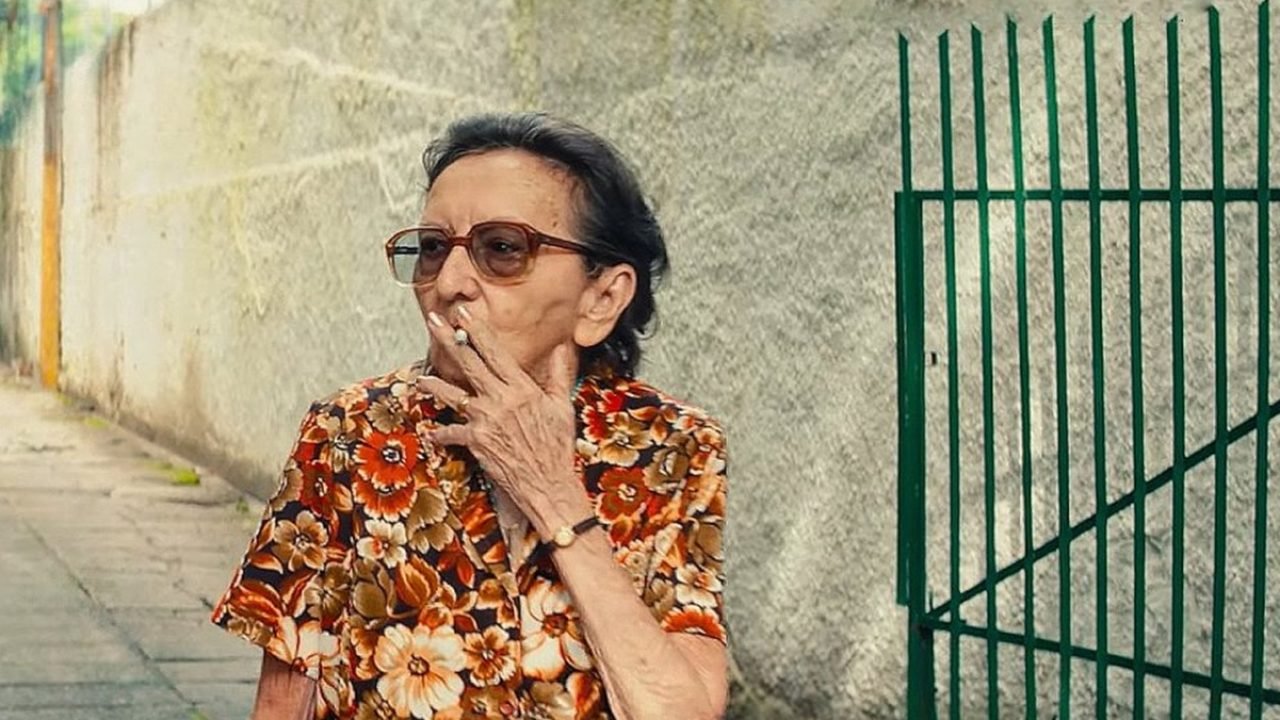 Tânia Maria em O Agente Secreto — Foto: 1 de 1 foto colorida de mulher idosa bra