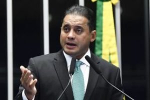 O-senador-Weverton-Rocha-PDT-MA-300x189-1