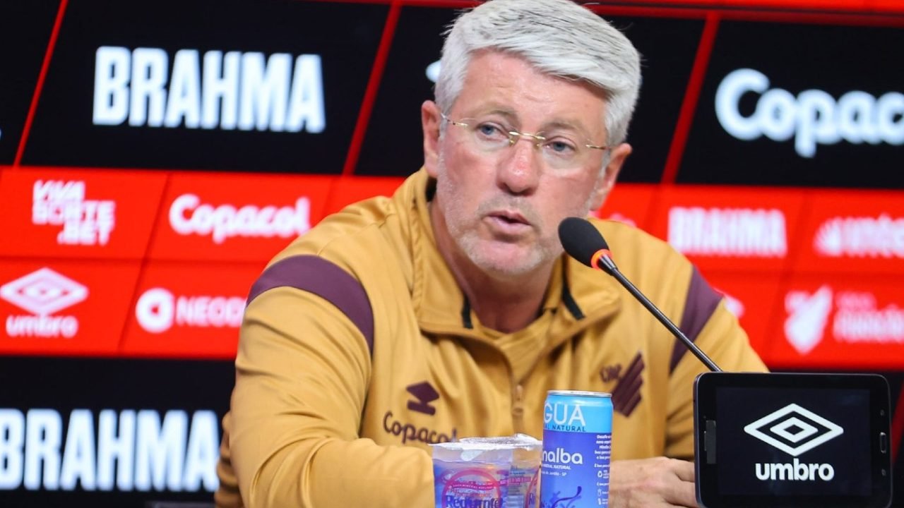 Odair-Hellmann-entrevista-coletiva-Athletico