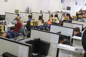Agências do Trabalhador estão com vagas de emprego com carteira assinada — Foto: