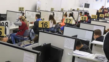 Agências do Trabalhador estão com vagas de emprego com carteira assinada — Foto: