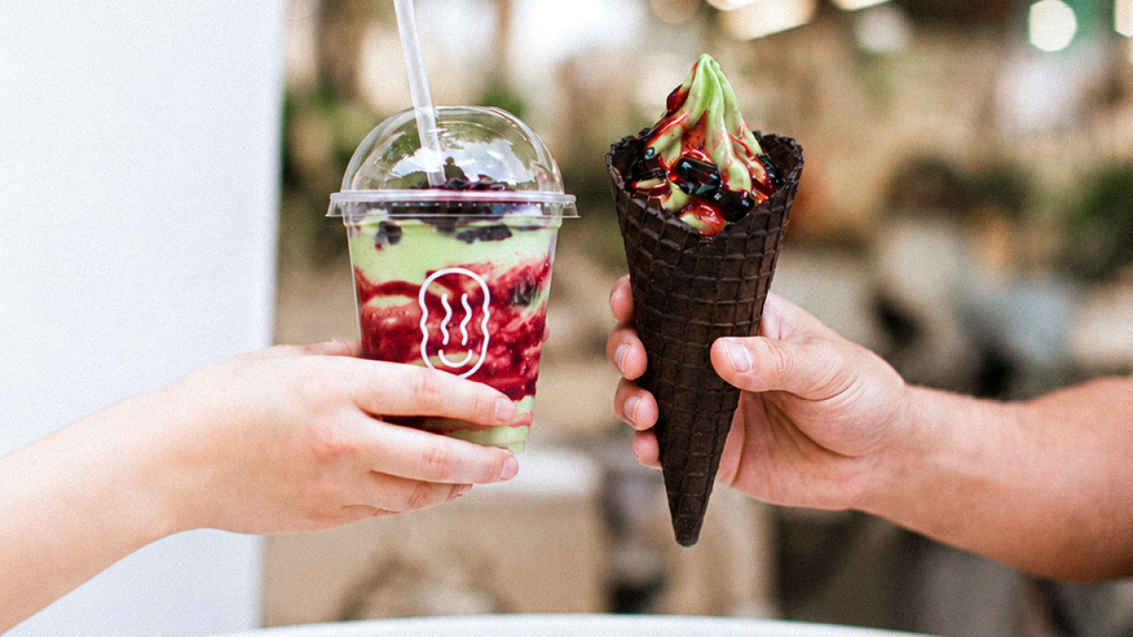 SHAKE E CONE ESPECIAL MATCHA E AMARENA
