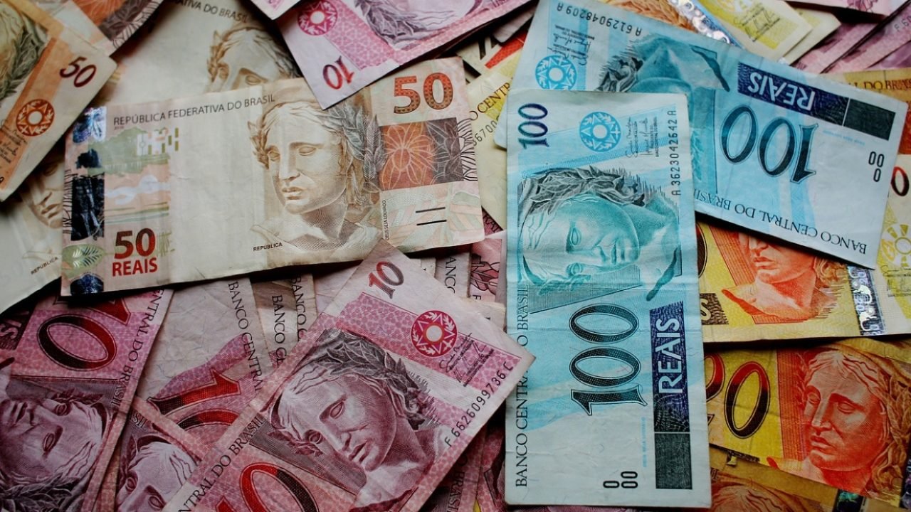 SNs8zB77-dinheiro-2-2