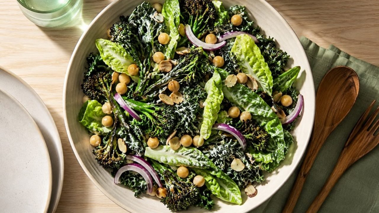 Salada-Caesar-de-Broccolini-Grelhado-com-Couve-e-Grao-de-Bico.jpg