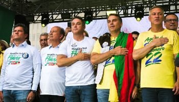 Sergio-Moro-e-Flavio-Bolsonaro-em-Porto-Alegre.jpg