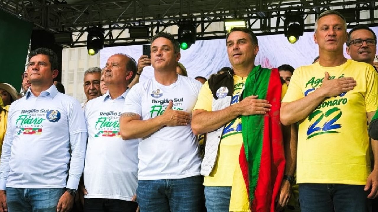 Sergio-Moro-e-Flavio-Bolsonaro-em-Porto-Alegre.jpg