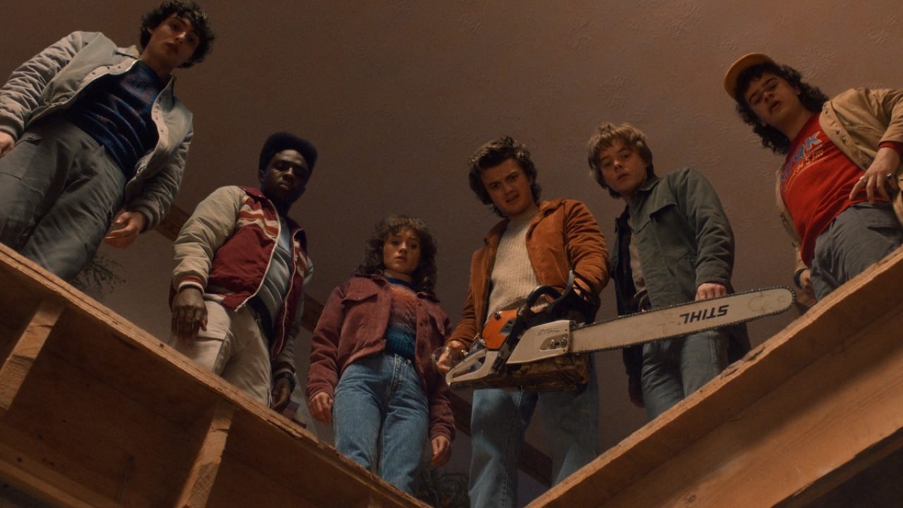 Imagem colorida de Finn Wolfhard como Mike Wheeler, Caleb McLaughlin como — Foto