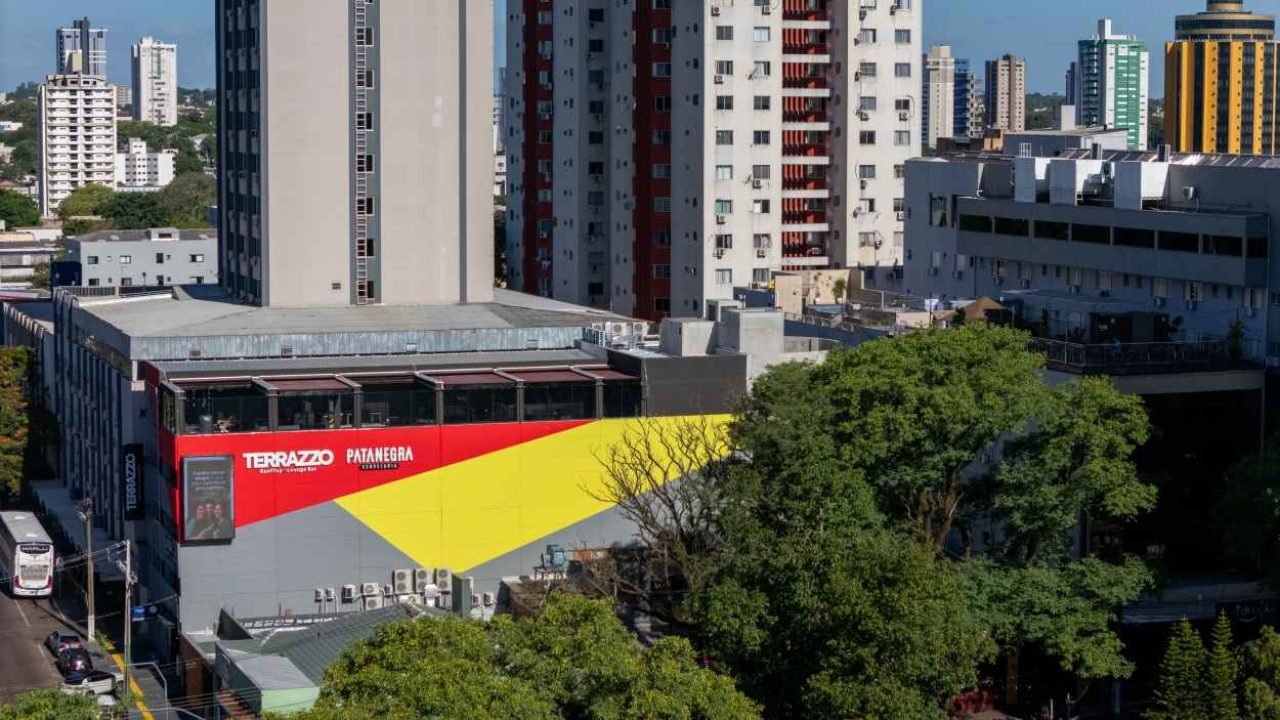 Espaço é amplo e tem teto retrátil. — Foto: Espaço é amplo e tem teto retrátil.