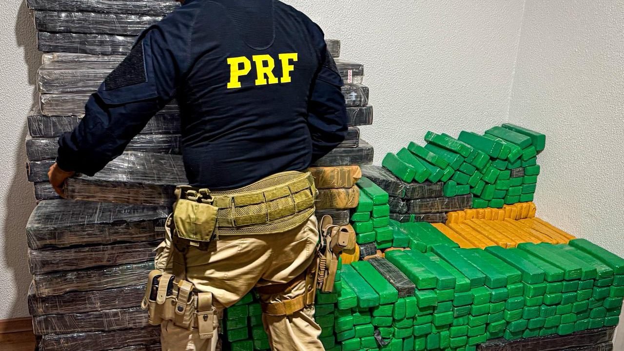 PRF apreende mais de uma tonelada de drogas em Mandaguari — Foto: PRF apreende m