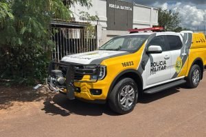Homem é atacado com faca em Interlagos, Cascavel, e sofre ferimentos — Foto: Hom