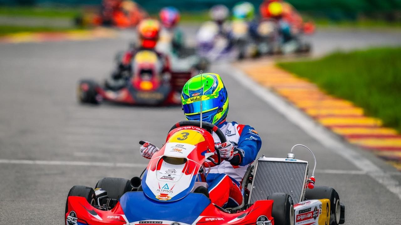 Firás Fahs mostra velocidade no Kartódromo de Interlagos durante sua estreia na