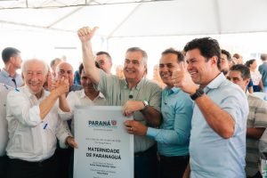 Guto Silva acompanhado do vice-governador Darci Pìana, do secretário Beto Preto e do prefeito Adriano Ramos (Foto: Crédito/Fotos: Secid-Pr/AEN)