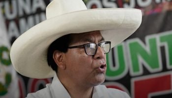 Foto: EXTRA DBN: Partido de Sanchéz diz que não respeitará resultado da eleição