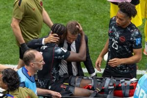 Técnico do Canadá faz revelação pesada sobre fratura assustadora de Koné; VEJA —