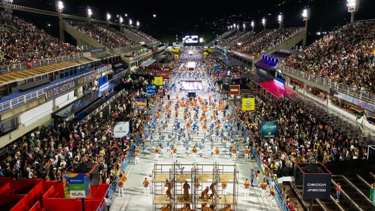 Acadêmicos de Niterói em ensaio técnico na Sapucaí — Foto: 1 de 1 Acadêmicos de