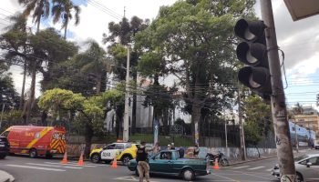 Acidente em Curitiba devido a semáforos apagados — Foto: Foto: Cristiano Vaz/Ban