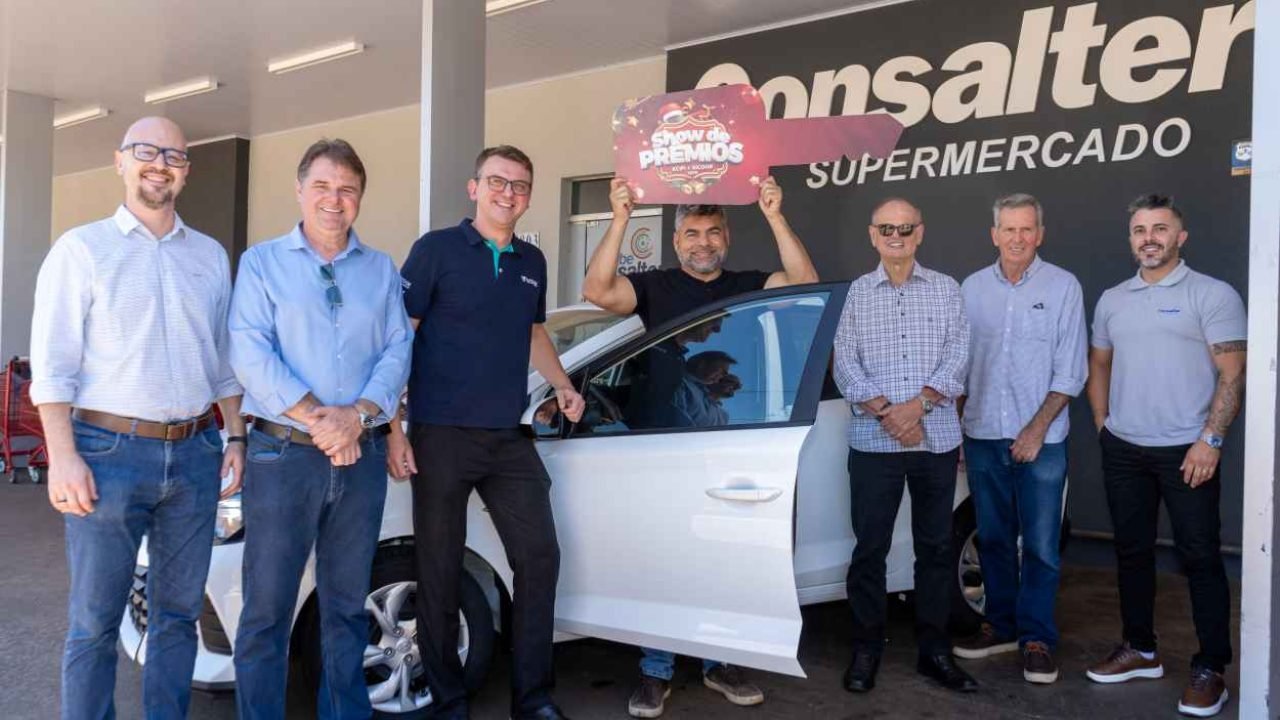 Morador de Foz do Iguaçu ganha carro zero em campanha de prêmios — Foto: H2FOZ