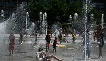 afp__20250629__648c9pq__v1__midres__franceclimateenvironmentheatwave