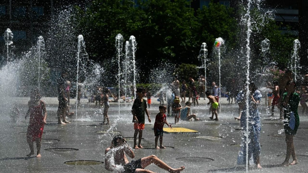 afp__20250629__648c9pq__v1__midres__franceclimateenvironmentheatwave