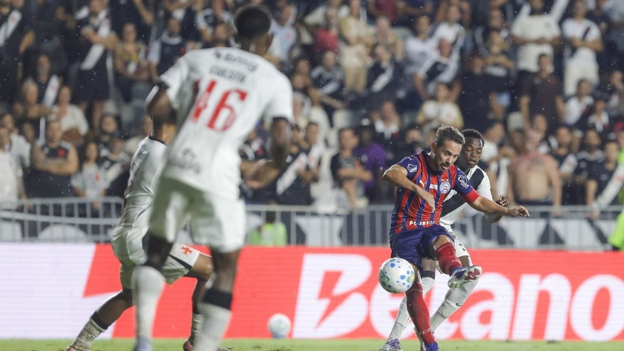 Luciano Juba comemora gol no empate do Bahia com Vasco — Foto: Rafael Rodrigues