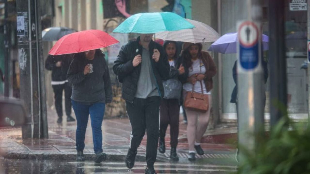 Tempestade pode atingir diversas cidades do Paraná. (Foto: Geraldo Bubniak/ AEN)