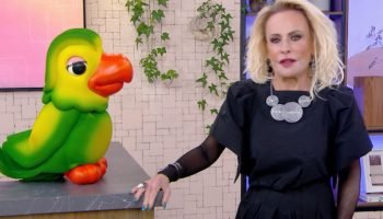 Ana Maria Braga chorando no Mais Você ao lado de Louro — Foto: 1 de 1 Imagem col