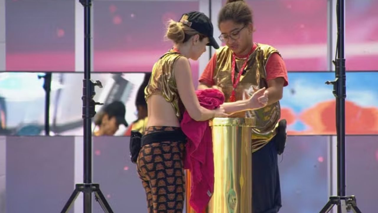 Foto: 1 de 1 Ana Paula e Milena no BBB 26 - Foto: Reprodução/TV Globo