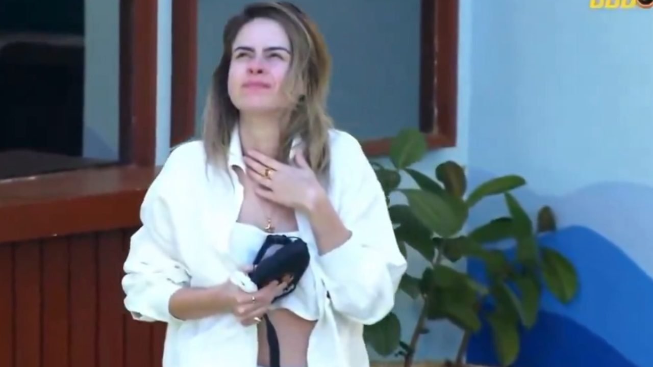 Ana Paula Renault no BBB 26 em imagem colorida, usando roupa toda branca — Foto: