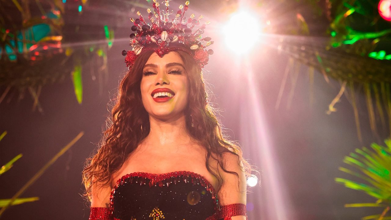 anitta-coroada-grande-rio