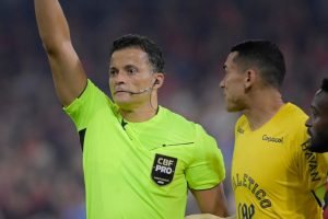 arbitro-var-atletico-gremio
